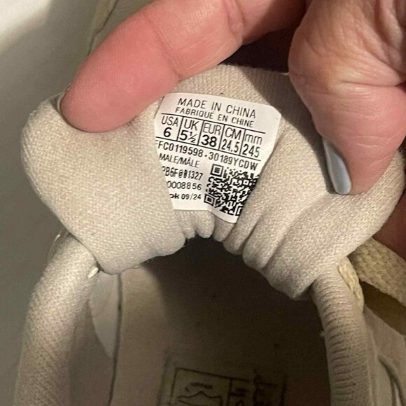 REEBOK TAN/WHITE/BLUE LINING YOUTH SIZE 6 (FITS A WOMEN SIZE 7.5) - Picture 6 of 7